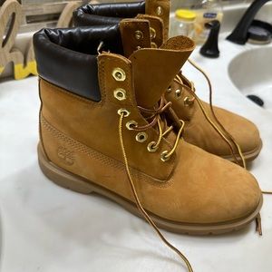 Like new Timberland boots size 8